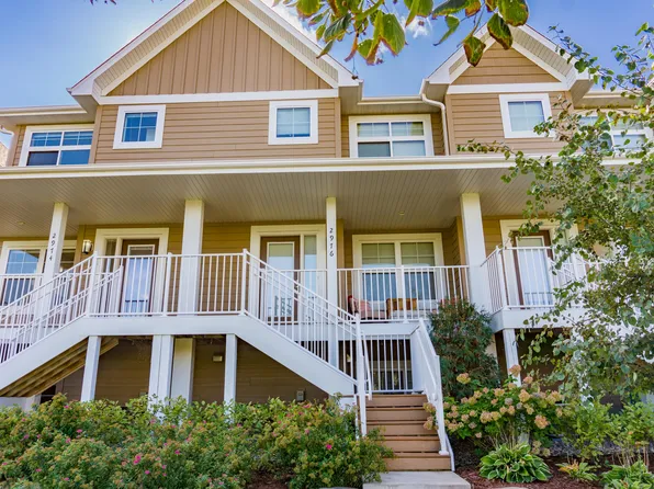 2976 Clover Ridge Dr, Chaska, MN 55318