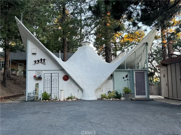 2140 Hollymont Dr, Running Springs, CA 92382