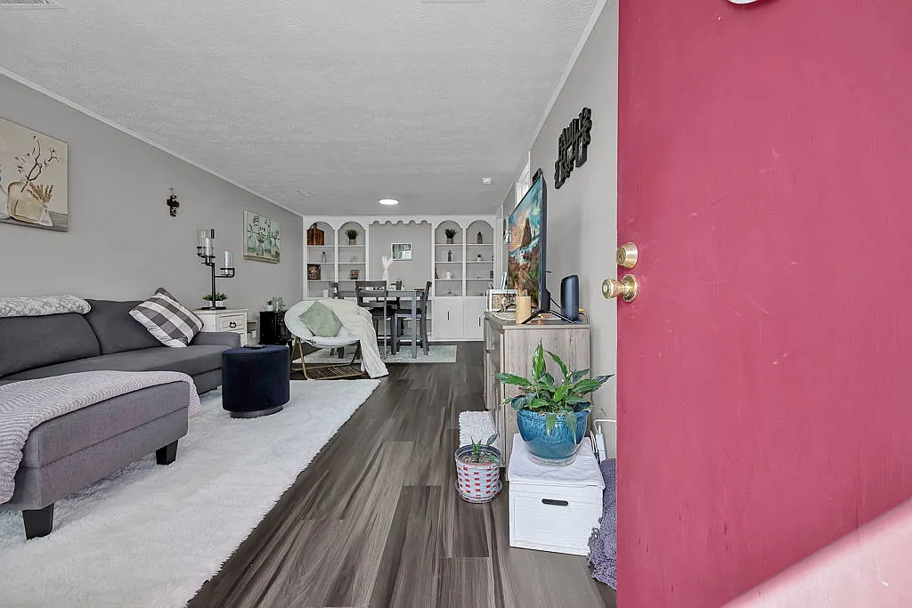 Woodgate Apartments — Photo 4