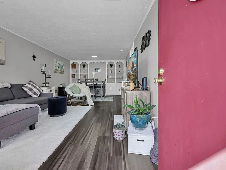 Woodgate Apartments — Photo 5