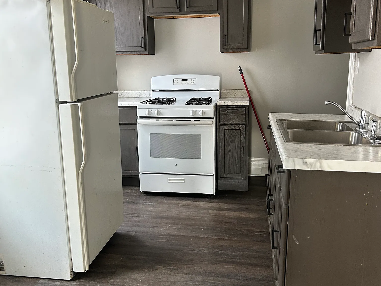 3 bed, 1000 sqft, $1,300 — Photo 3