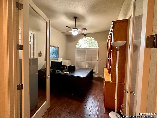 402 Cameron Cir — Photo 13