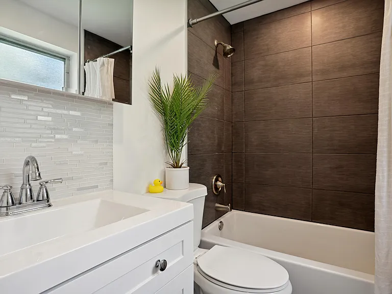 306 NE 1st Ave #210 — Photo 16