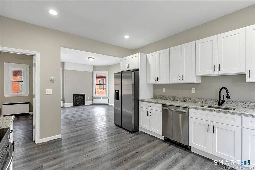 2 bed, 1.0 bath, 842 sqft, $1,499 — Photo 1