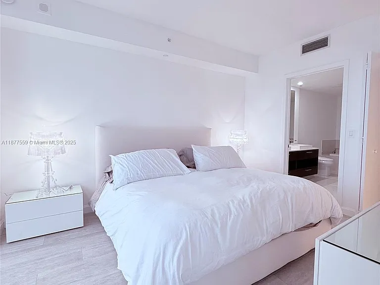 55 SW 9th St #4003 — Photo 25