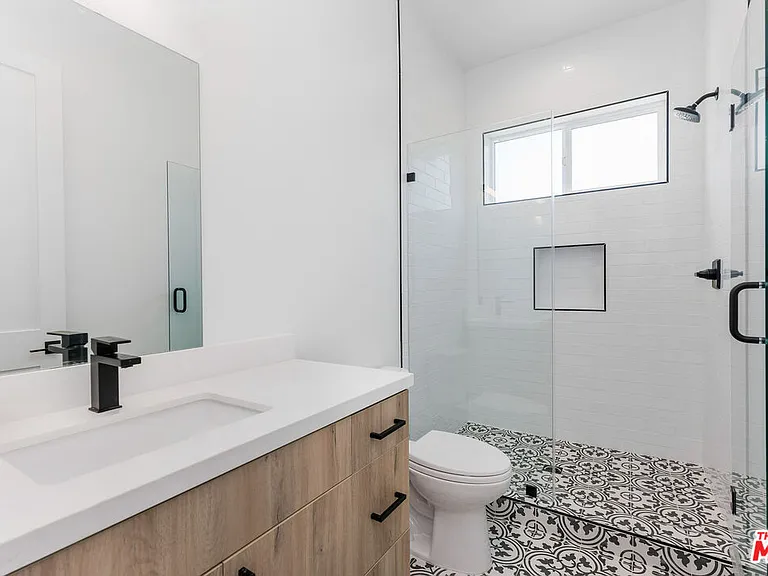 1821 N Ashmore Pl #1 — Photo 16