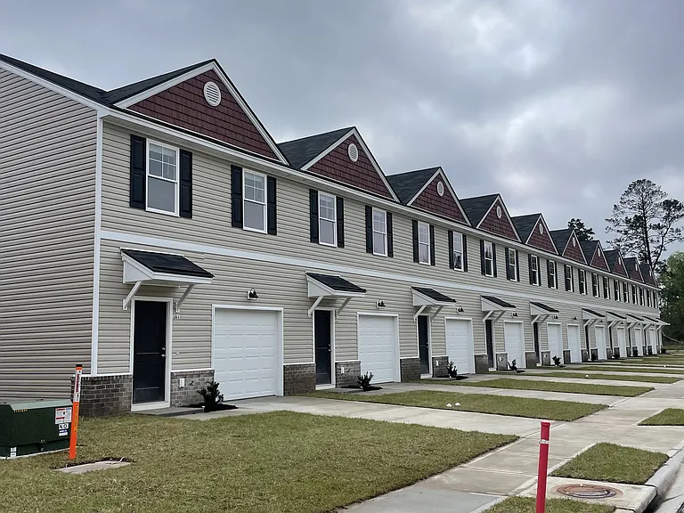 Pine Grove Townhomes — Photo 4
