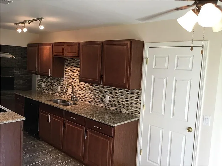 5813 Bobbie Ln — Photo 9
