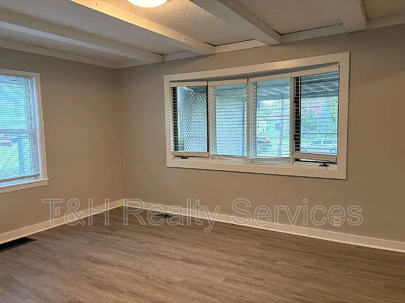 3 bed, 1.0 bath, 1104 sqft, $1,500 — Photo 4