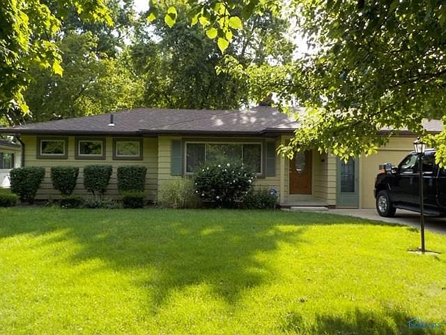 1st image of 1048 Hickory St
