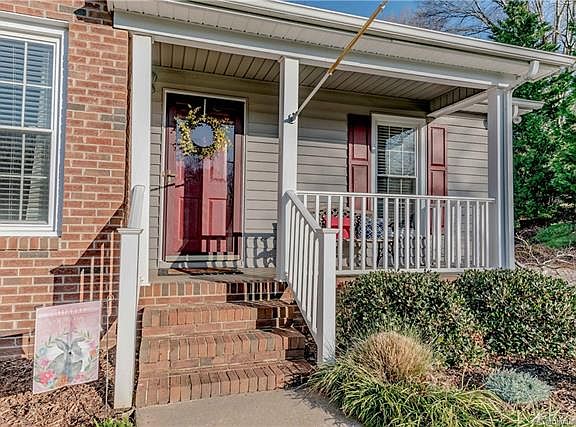 4th image of 702 Brook Forest Dr