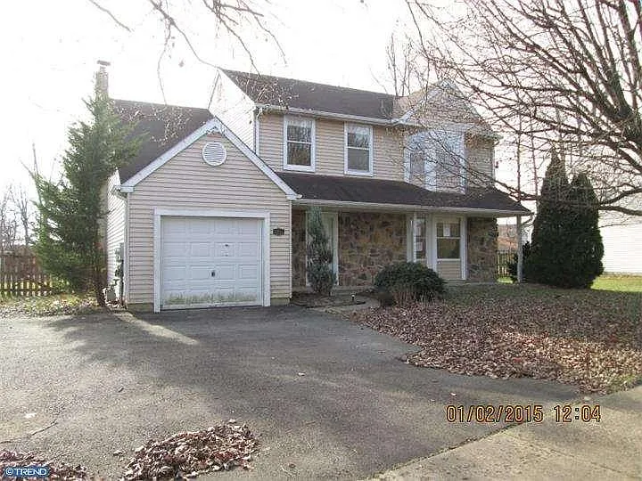2061 Deerfield Dr photo 1