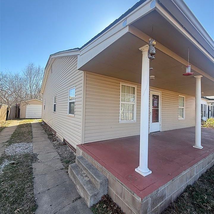 1st image of 704 Marland Dr