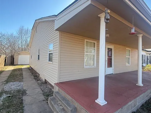 704 Marland Dr, Ponca City, OK 74601