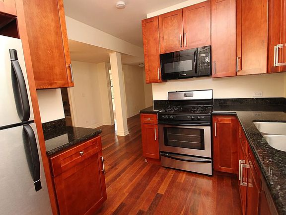 2nd image of 4349 N Sawyer Ave #F2