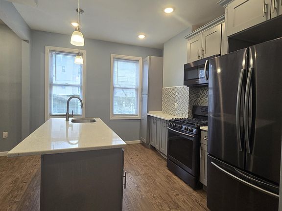 3rd image of 1401 27th St APT 1