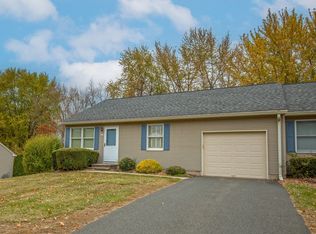 102 N Maple St APT 5C, Enfield, CT 06082