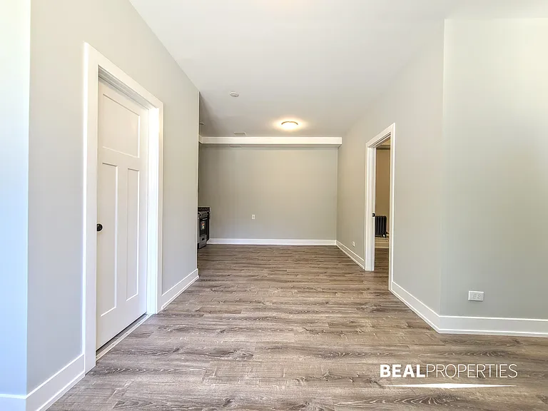 4851 North Damen — Photo 14