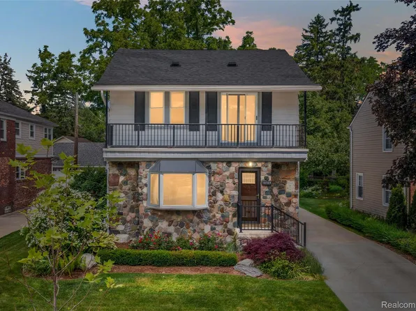10504 Borgman Ave, Huntington Woods, MI 48070