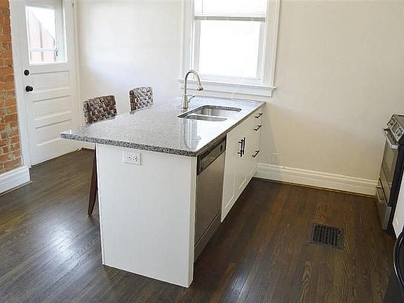 4th image of 3911 Forest Ave
