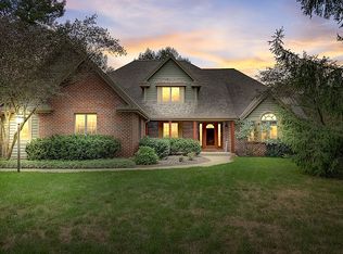 245 Rustic Ln, Hartland, WI 53029