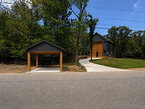 1st image of 116 Carolyn Rd