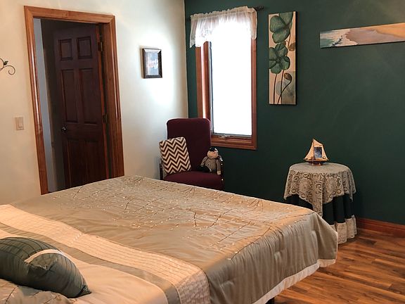 Mstr-bath entrance/tray ceil