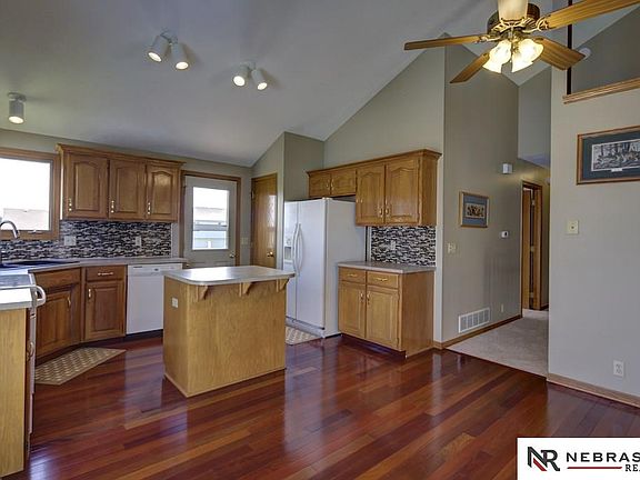 4th image of 613 Diamond Ln