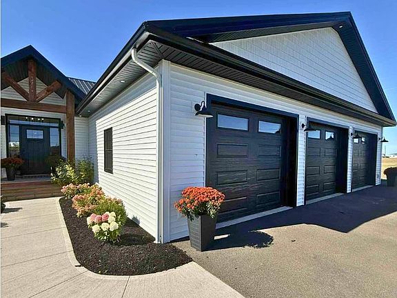 3rd image of 137 Macmillan Point Rd W