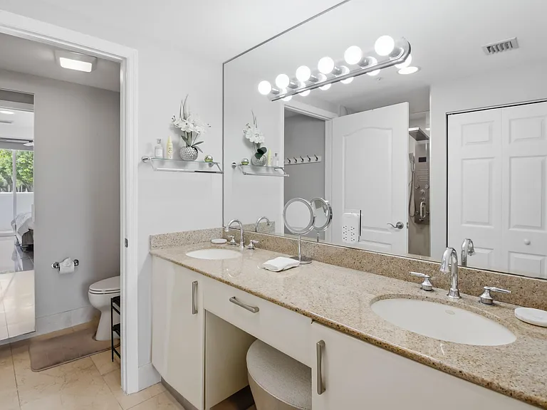 191 SE 20th Ave #210 — Photo 35