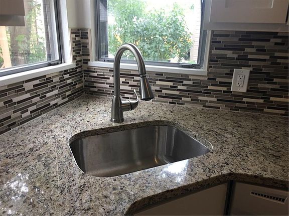 3rd image of 23140 Orchard Lake Rd