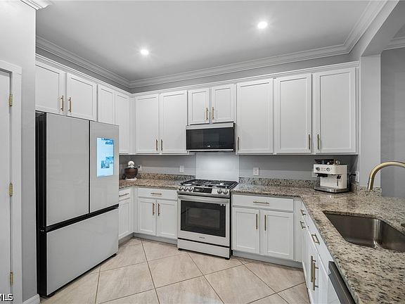 3rd image of 15280 Cortona Way