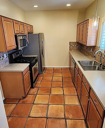 5th image of 3708 E Mitchell Dr