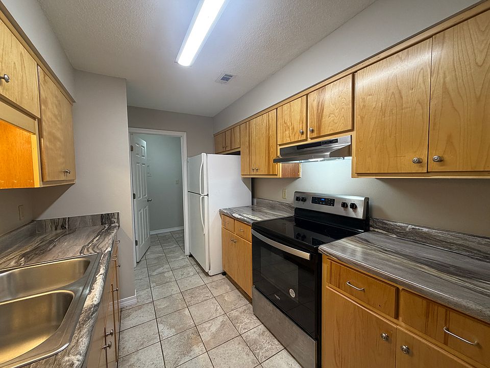 1st image of 919 Brookside Pl #919