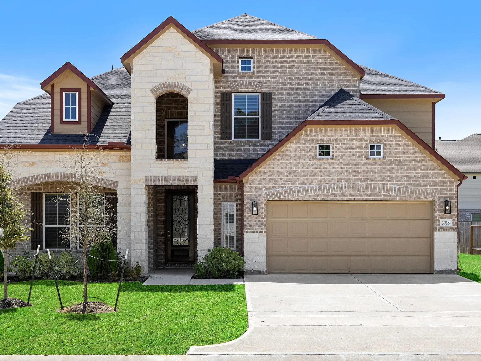 6 bed, 3.5 bath, 4029 sqft, $1,000 — Photo 1