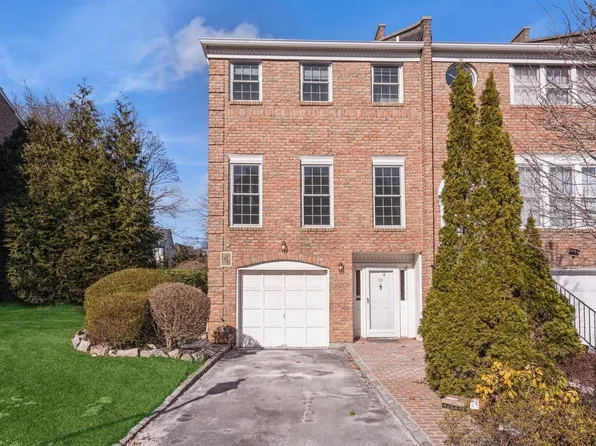 79 Marjorie Court, Manhasset, NY 11030