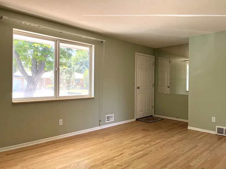 Entrance to the living room