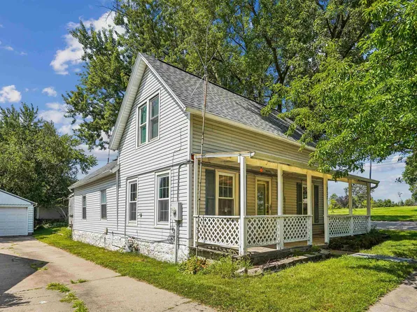 927 2nd St NW, Waverly, IA 50677
