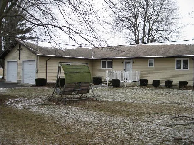 2134 Bumford Rd photo 1