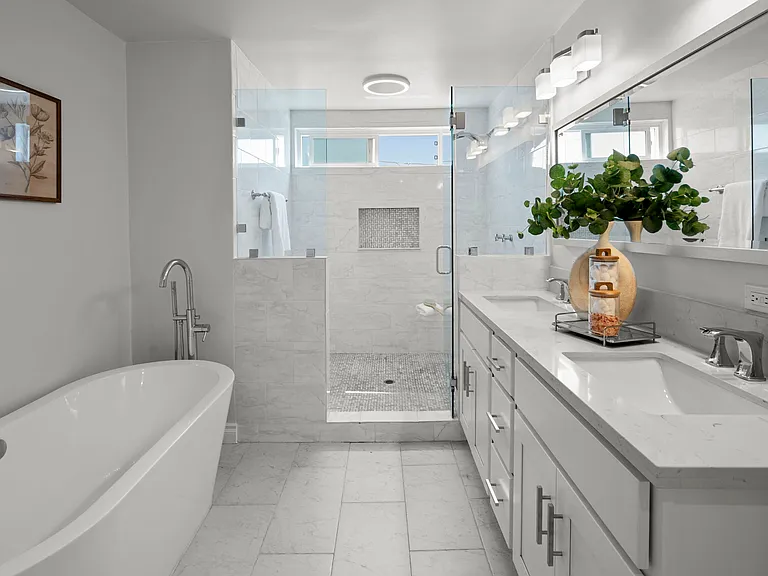 3611 Riviera Dr — Photo 33