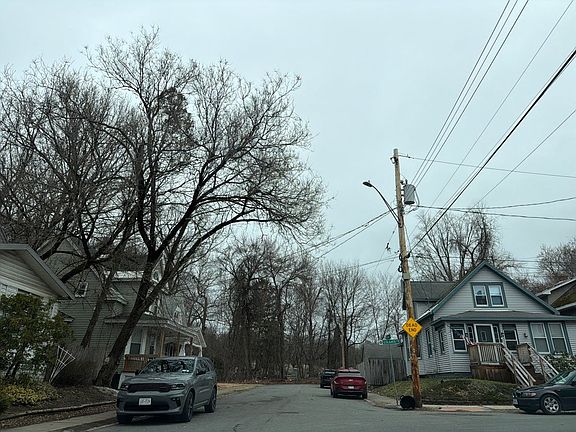 4th image of 39 Vassar St