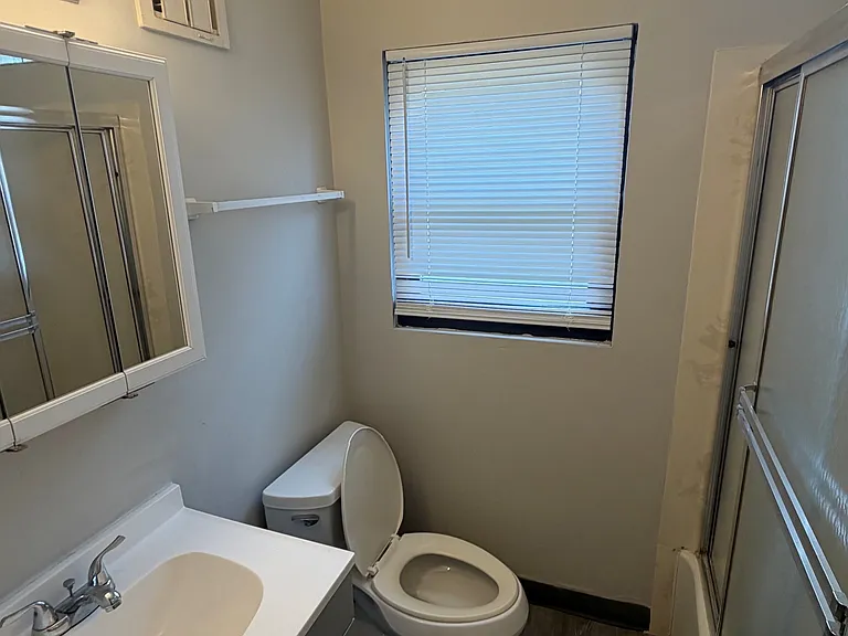 452 Wrexham Ave #B — Photo 11