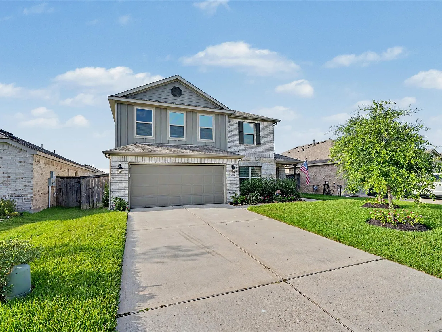 4 bed, 2.5 bath, 2404 sqft, $2,250 — Photo 2