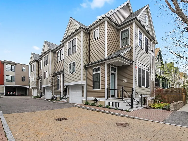 39 Elmwood St #3 — Photo 25