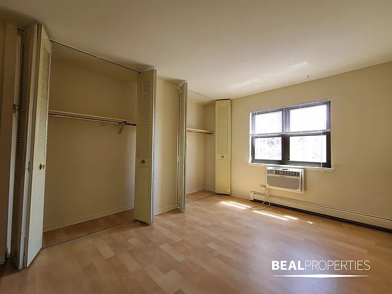 445 W Barry — Photo 107