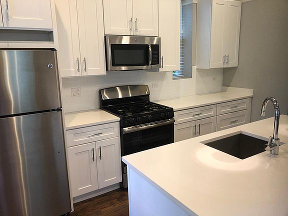 4th image of 1059 N Damen Ave #1R