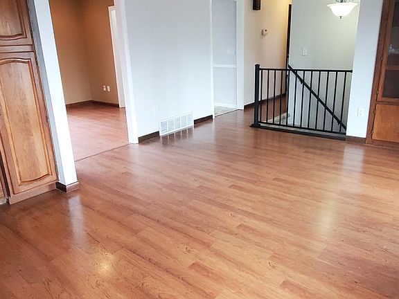5th image of 818 N Timberline Cir W