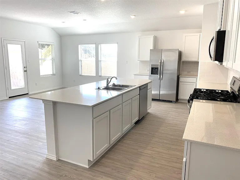220 Hummingbird Flight Dr — Photo 4
