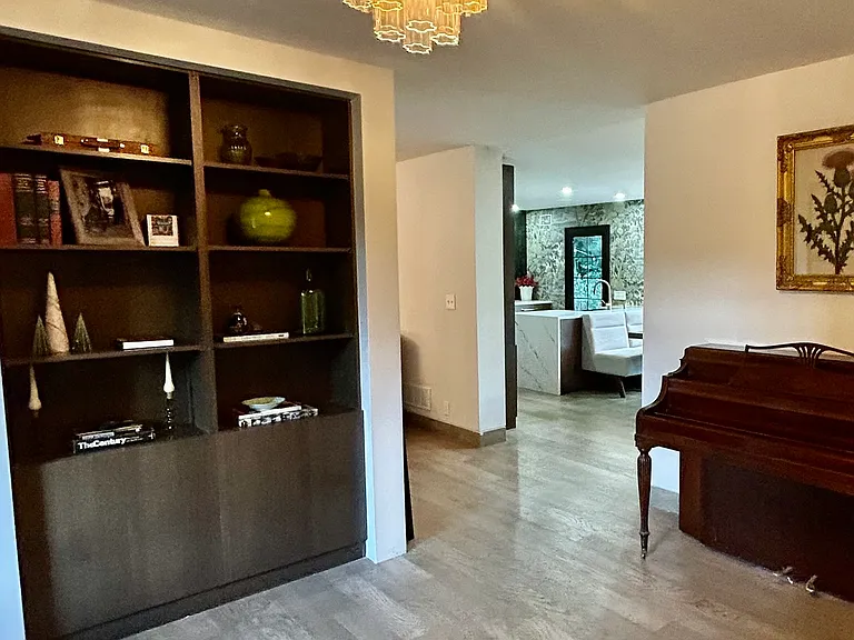Recently tuned Steinway piano can stay or remain per request