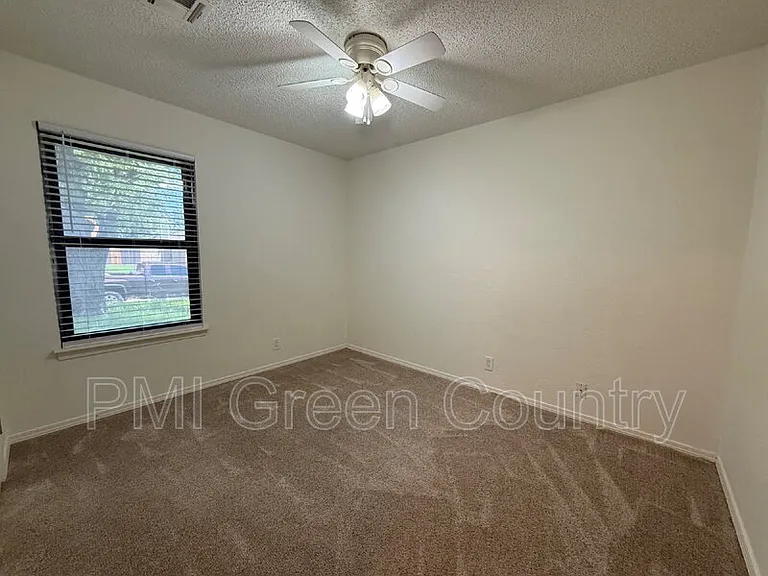 1203 W Austin St — Photo 17